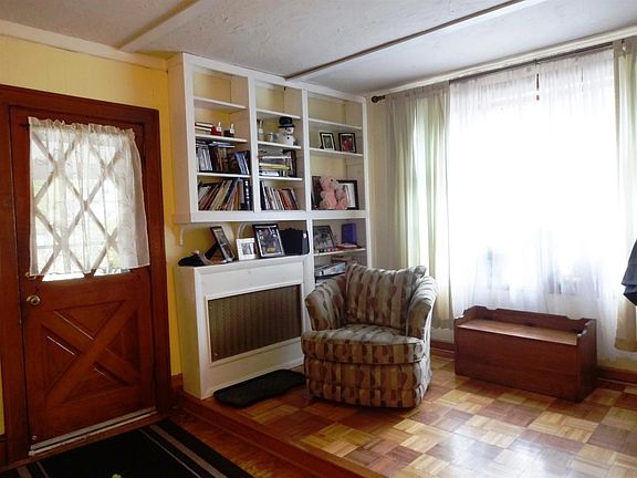 3rd image of 2 S Belmont Cir