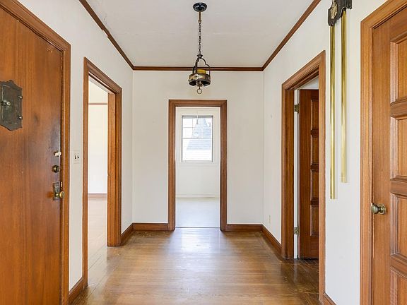 5th image of 1549 Burlingame Ave