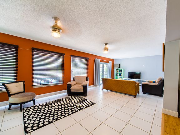 3rd image of 5610 Coco Palm Dr