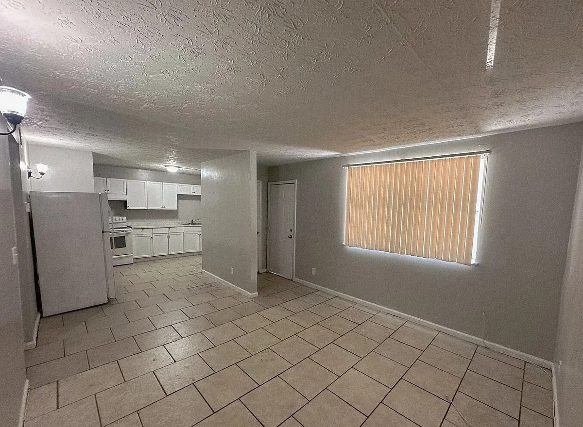 Building Photo - 1079 Saint Clair St #3