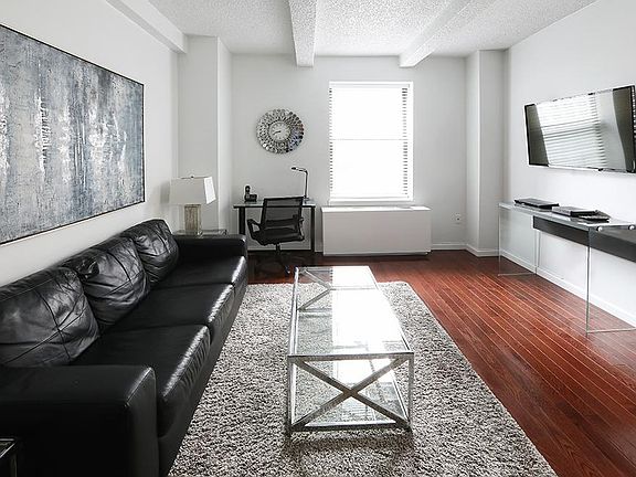 3rd image of 150 W 51st St APT 1116