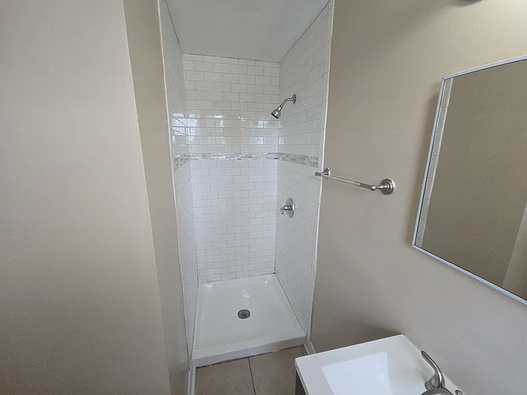953 6th St SE #9 — Photo 10