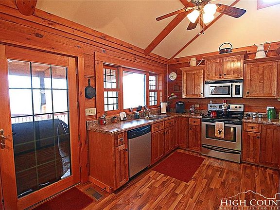 4th image of 379 Cherokee Cove Private Dr