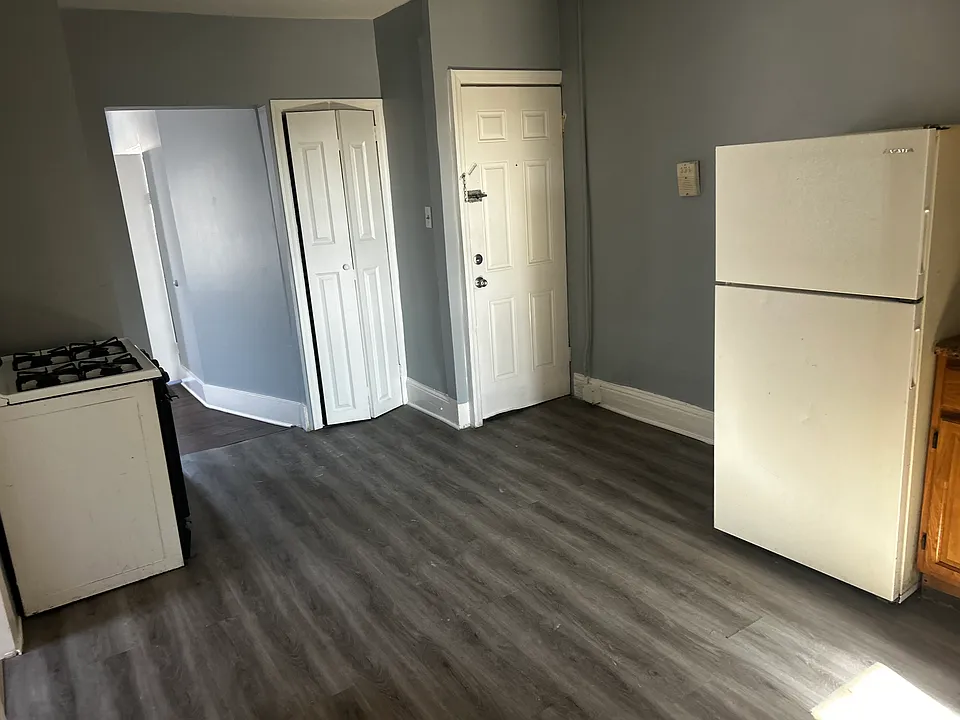 160 Oak St #4 — photo 2 of 6