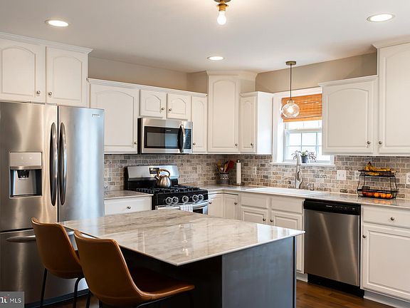 2nd image of 522 Springton Way