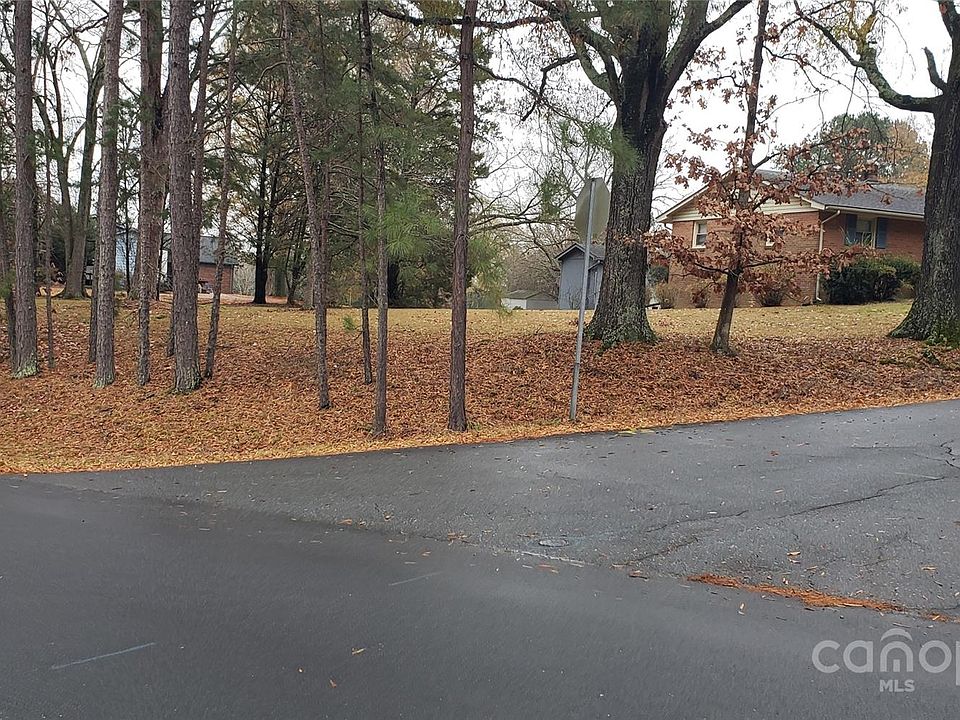 1st image of 590 Goldmoor Dr NE