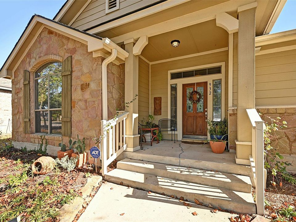 1st image of 932 Great Sand Dunes Ave