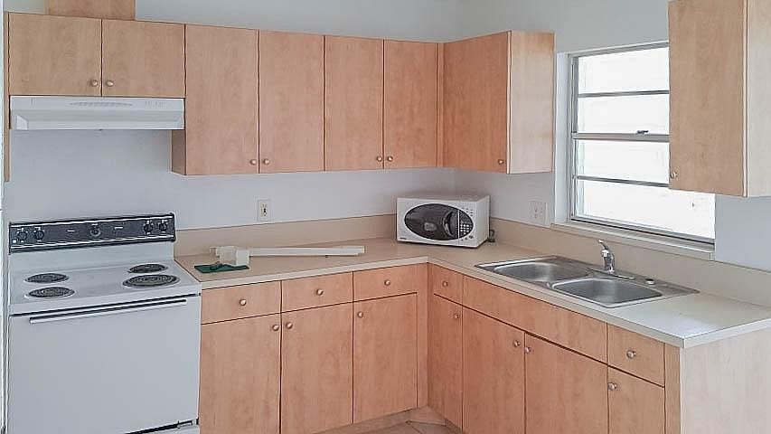 1st image of 256 Ellis St