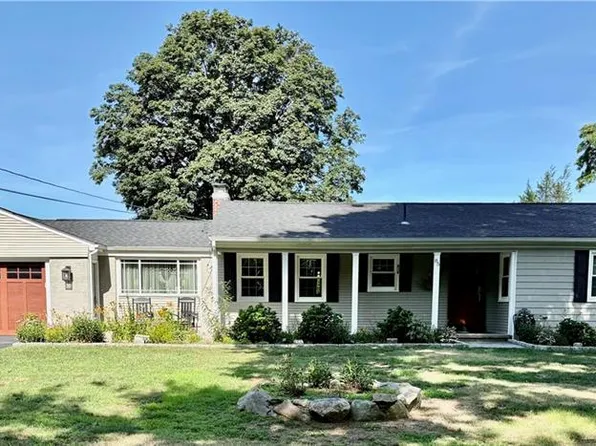 85 Commonwealth Ave, Warwick, RI 02886