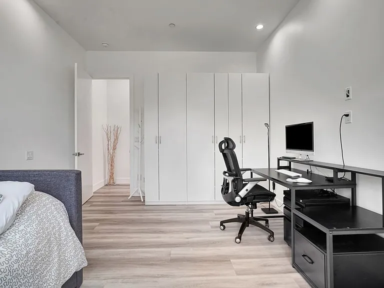 990 Alta Vista Rd — Photo 16
