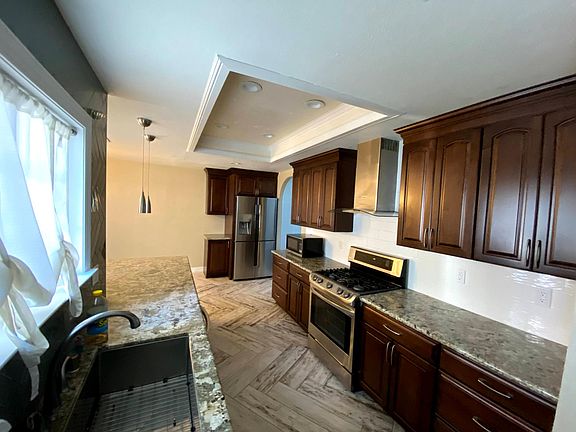 2nd image of 32369 Derby St