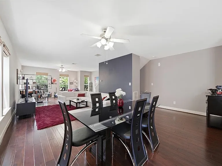 1716 Elgin St — Photo 10