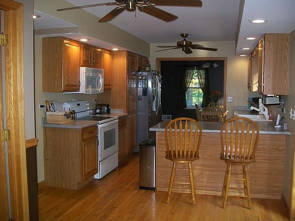 2nd image of 121 W Washington St