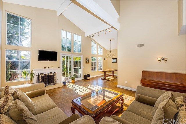 1st image of 1095 Glen Cir