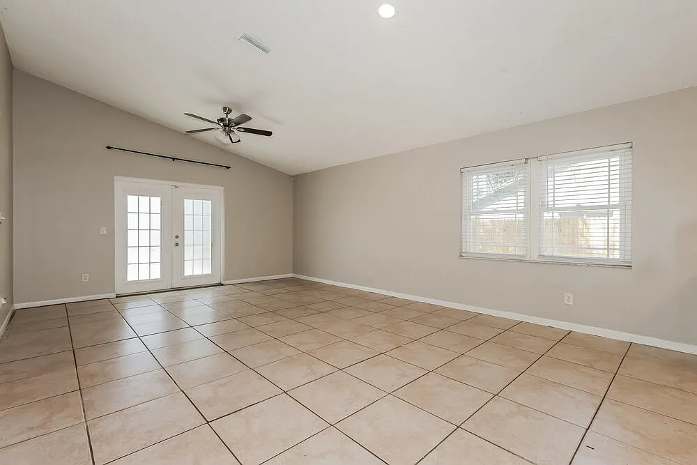 3 bed, 2.0 bath, 1425 sqft, $1,855 — Photo 3