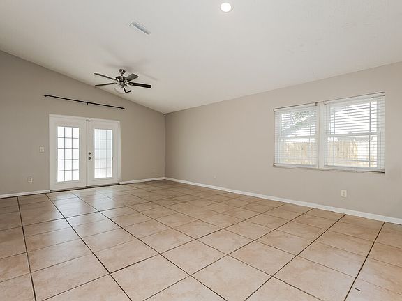 3rd image of 2027 Helm Ln