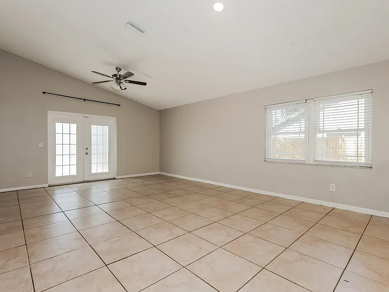 2027 Helm Ln — Photo 3