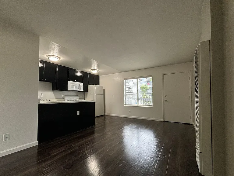 The Grand Terrace Apartments — Photo 9