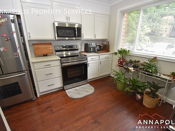 2nd image of 1110 Commanders Way S