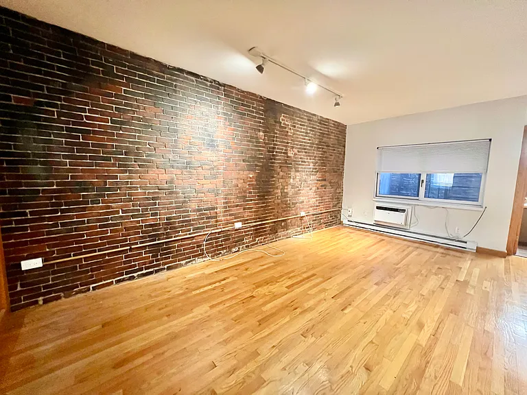5 Thacher Ct #1 — Photo 2