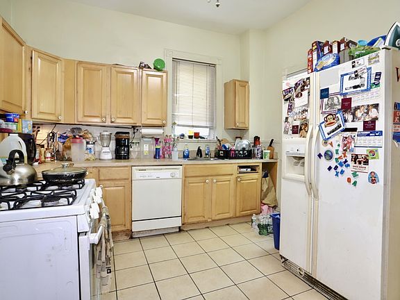 3rd image of 25 Boyd Ave