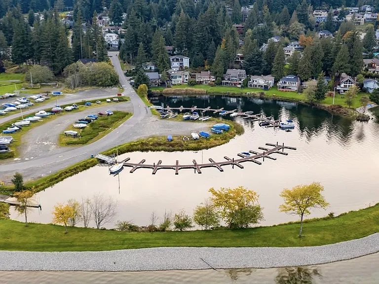 All Sudden Valley amenities like pool, marina, fitness center & more all included in your rent!