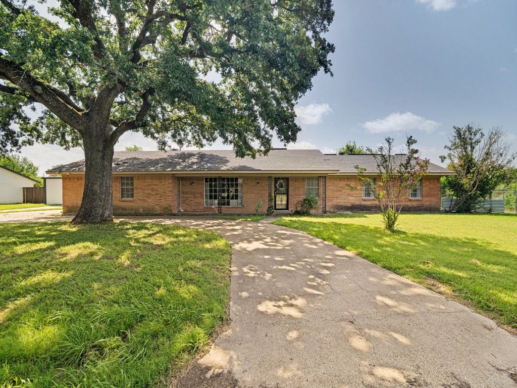 1081 Wright St, Terrell, TX - View 4
