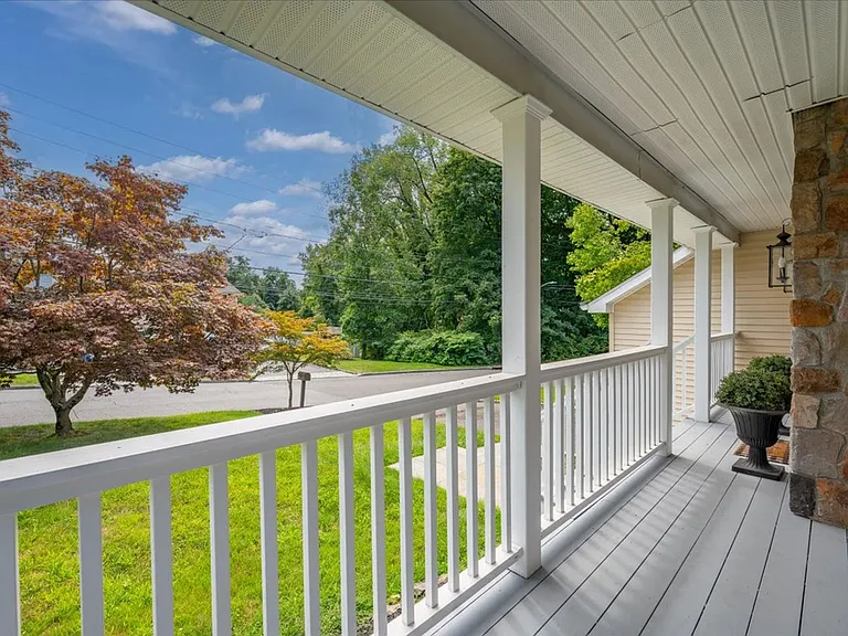 14 Woodale Pl — Photo 3