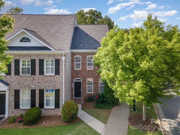 9637 Longstone Ln, Charlotte, NC 28277