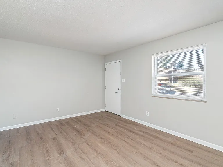 2716 Holbrook Dr #H — Photo 2