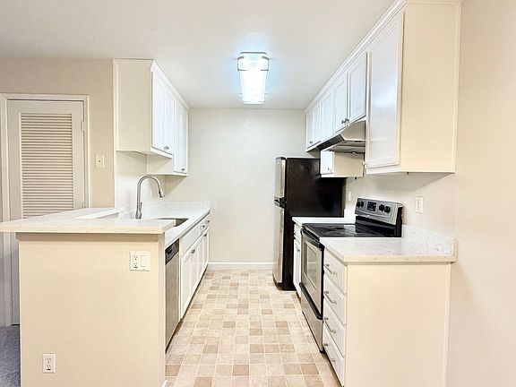 5th image of 2700 Somerset Park Cir