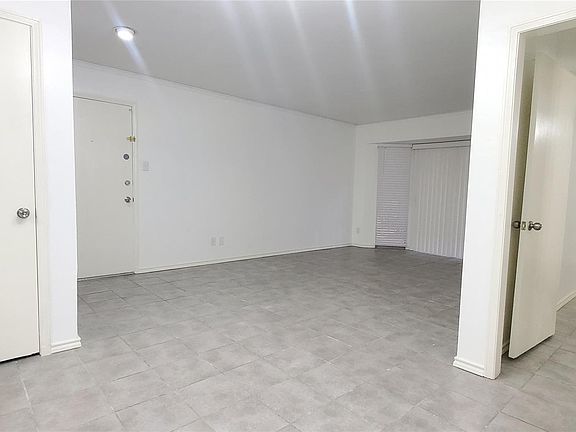 4th image of 800 Post Oak Blvd APT 10