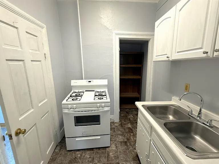908 N Van Buren St #2 — Photo 5