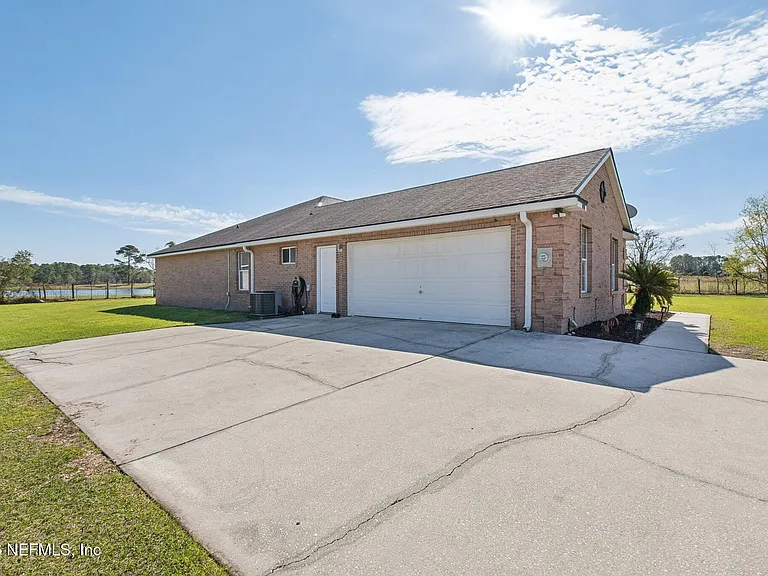 2683 Henley Rd — Photo 31