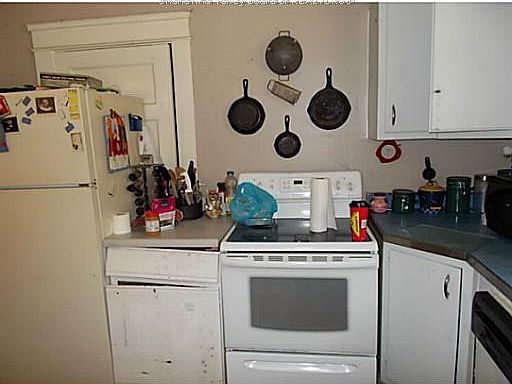5th image of 586 Garrison Ave