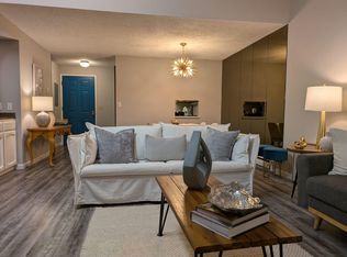 19115 Ballinger Way NE APT 203, Lake Forest Park, WA 98155