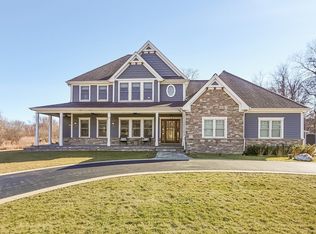 125 Harvard Ave, Barrington, IL 60010