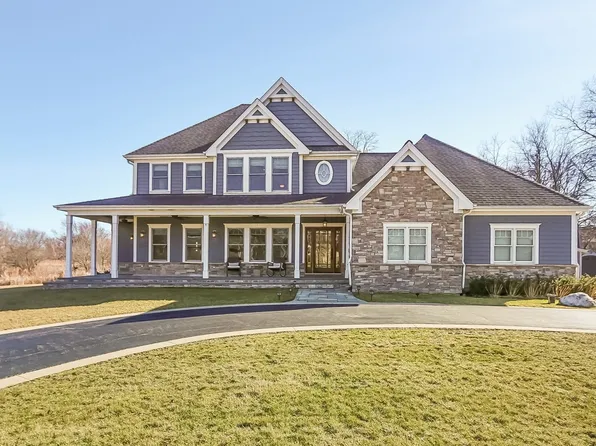 125 Harvard Ave, Barrington, IL 60010