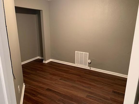 4th image of 22 Helen Ave
