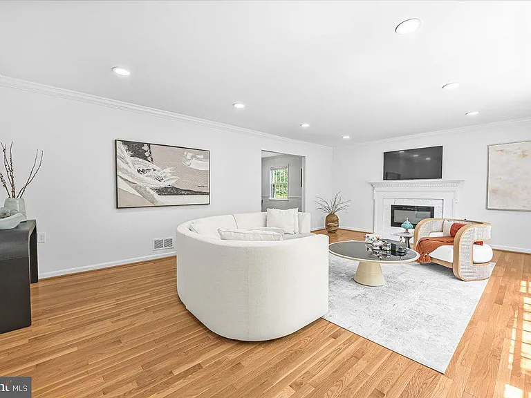 4025 N River St — Photo 21