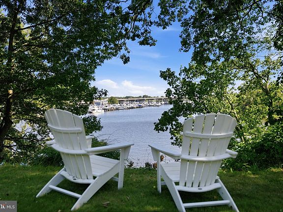 3rd image of 120 Island View Dr