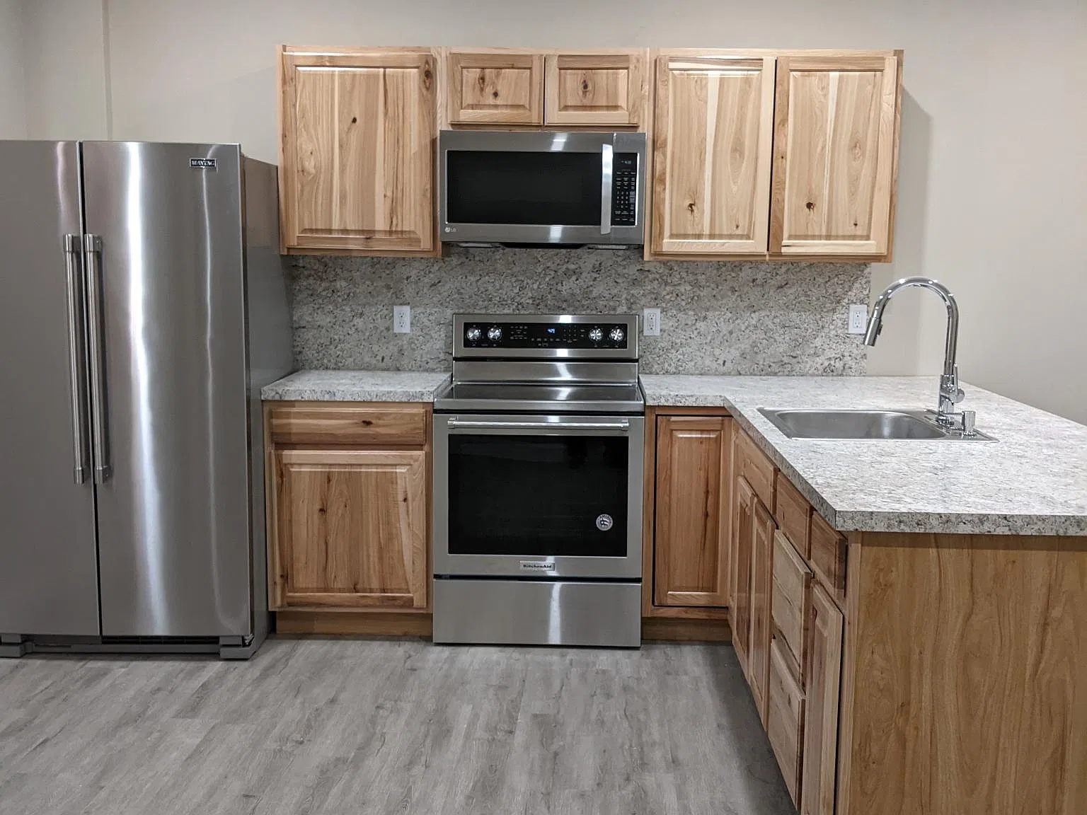 2 bed, 1000 sqft, $1,600 — Photo 2