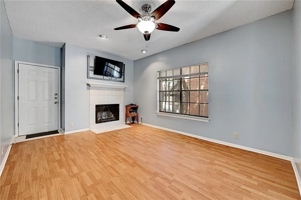 2 bed, 2.0 bath, 814 sqft, $2,250 — Photo 2