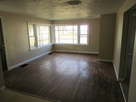 4th image of 802 S Grace Ave