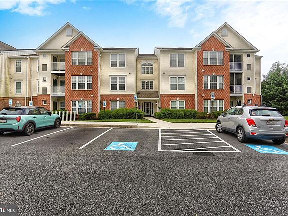 2nd image of 110 Bayland Dr Unit E