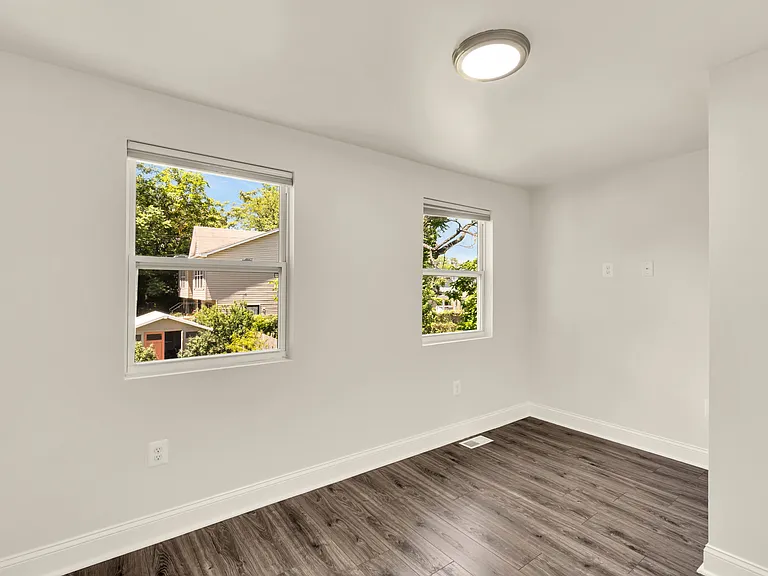 1002 58th Ave — Photo 25