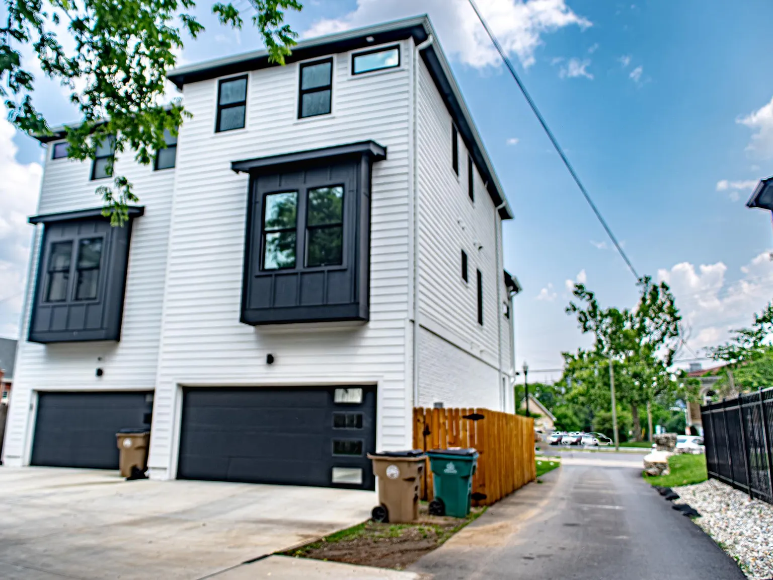 4 bed, 2905 sqft, $5,000 — Photo 3