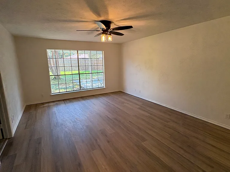 4625 Barwick Dr — Photo 8