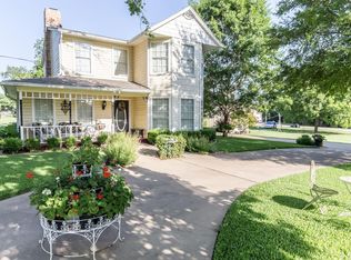 1412 Red Oak Creek Dr, Ovilla, TX 75154