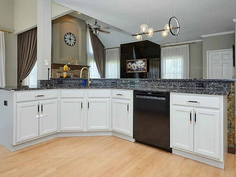 26300 W Chatham Dr — Photo 16